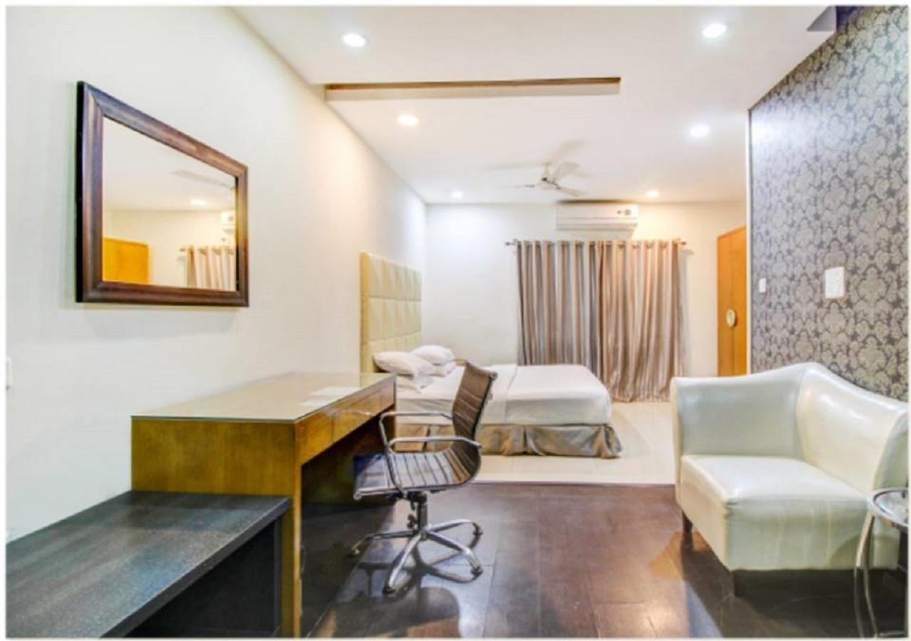 Hotel At Home Suites , Gachibowli, Hyderabad Esterno foto