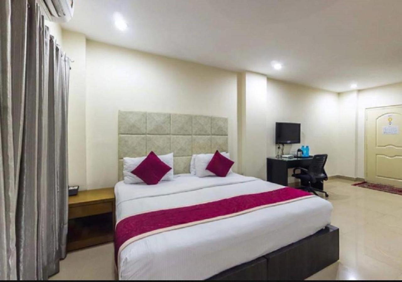 Hotel At Home Suites , Gachibowli, Hyderabad Esterno foto