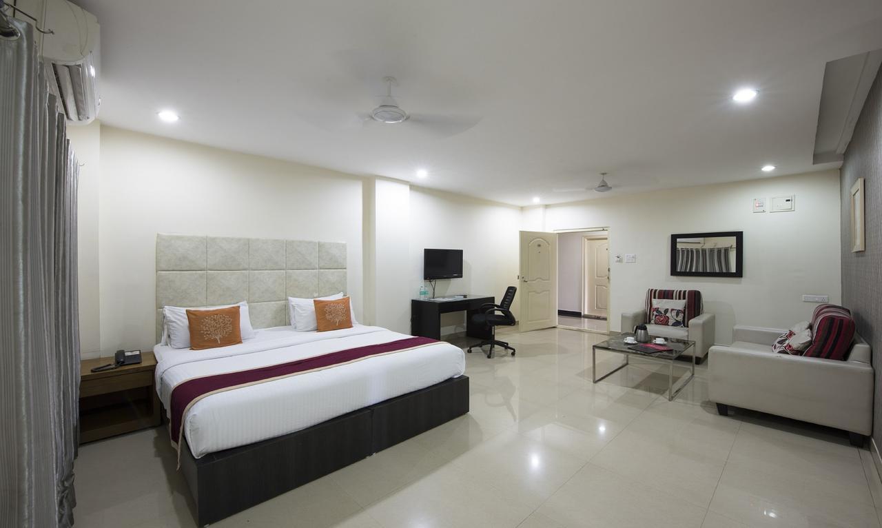Hotel At Home Suites , Gachibowli, Hyderabad Esterno foto