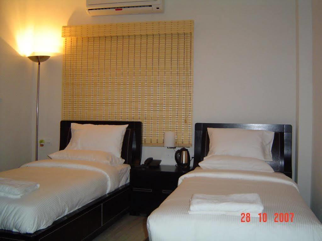 Hotel At Home Suites , Gachibowli, Hyderabad Esterno foto